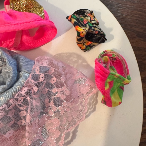 Vintage / modern Barbie doll clothes bundle - Picture 4 of 4